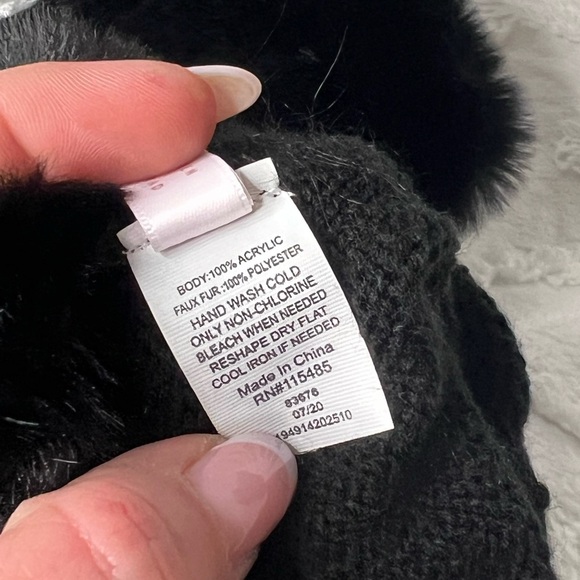 LC LAUREN CONRAD • BLACK FAUX FUR SCARF & GLOVES • NWT - Picture 2 of 3